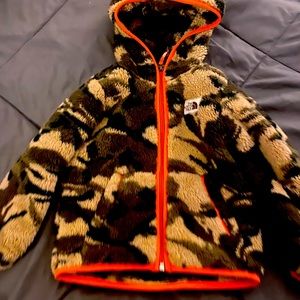the north face camo super soft fleece size 4t